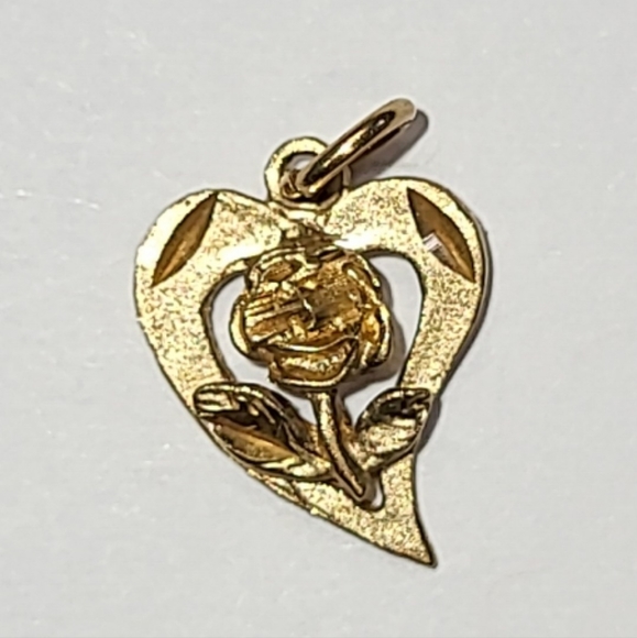 Jewelry - 14K YELLOW GOLD HEART & ROSE PENDANT